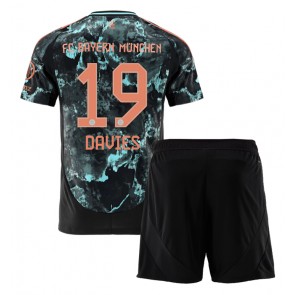 Bayern Munich Alphonso Davies #19 Bortatröja Barn 2024-25 Kortärmad (+ Korta byxor)
