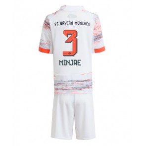 Bayern Munich Kim Min-jae #3 Bortatröja Barn 2025-26 Kortärmad (+ Korta byxor)