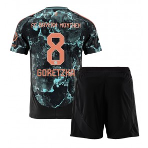 Bayern Munich Leon Goretzka #8 Bortatröja Barn 2024-25 Kortärmad (+ Korta byxor)
