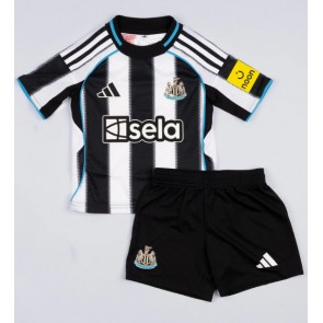 Newcastle United Hemmatröja Barn 2025-26 Kortärmad (+ Korta byxor)
