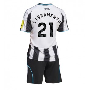 Newcastle United Tino Livramento #21 Hemmatröja Barn 2025-26 Kortärmad (+ Korta byxor)