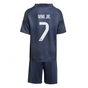 Real Madrid Vinicius Junior #7 Bortatröja Barn 2025-26 Kortärmad (+ Korta byxor)