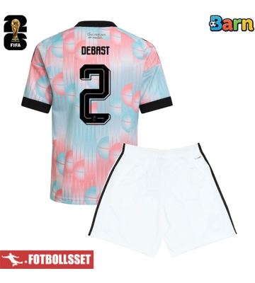 Belgien Zeno Debast #2 Bortatröja Barn VM 2026 Kortärmad (+ Korta byxor)