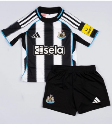 Newcastle United Hemmatröja Barn 2025-26 Kortärmad (+ Korta byxor)