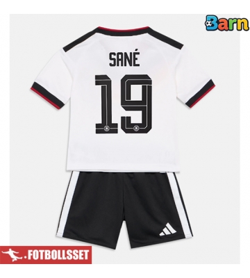 Tyskland Leroy Sane #19 Hemmatröja Barn VM 2026 Kortärmad (+ Korta byxor)