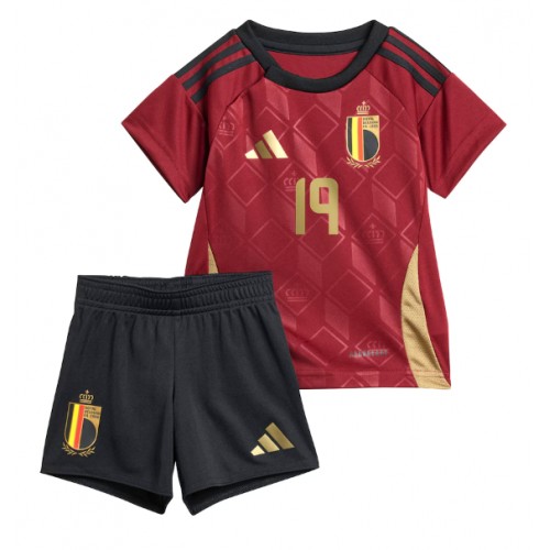 Belgien Johan Bakayoko #19 Hemmatröja Barn EM 2024 Kortärmad (+ Korta byxor)