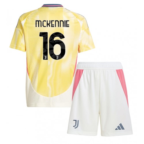 Juventus Weston McKennie #16 Bortatröja Barn 2024-25 Kortärmad (+ Korta byxor)