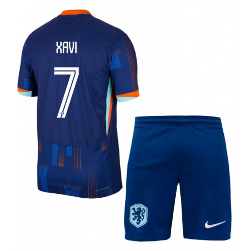 Nederländerna Xavi Simons #7 Bortatröja Barn EM 2024 Kortärmad (+ Korta byxor)