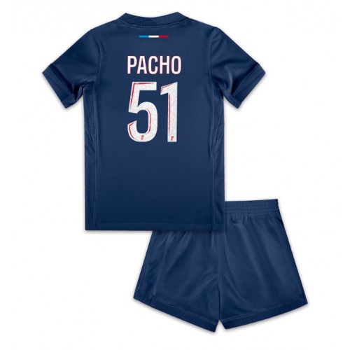 Paris Saint-Germain Willian Pacho #51 Hemmatröja Barn 2024-25 Kortärmad (+ Korta byxor) Paris Saint-Germain Willian Pacho #51 Hemmatröja Barn 2024-25 Kortärmad (+ Korta byxor)