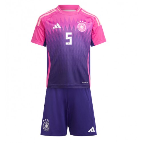 Tyskland Pascal Gross #5 Bortatröja Barn EM 2024 Kortärmad (+ Korta byxor) Tyskland Pascal Gross #5 Bortatröja Barn EM 2024 Kortärmad (+ Korta byxor)